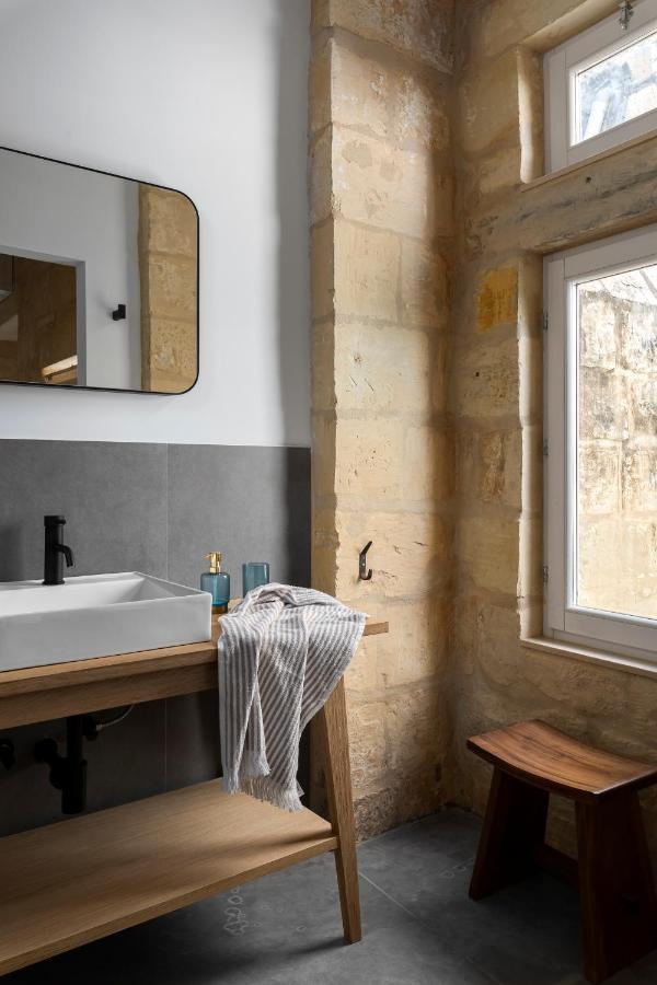 Numru 27 Expertly Restored Small House Of Character *