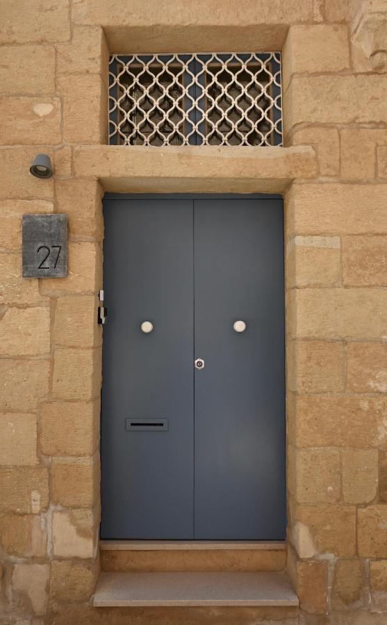 Numru 27 Expertly Restored Small House Of Character *